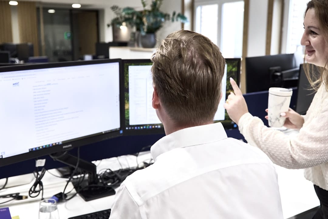 Researcher Computer Analysis Data - ToolPeak